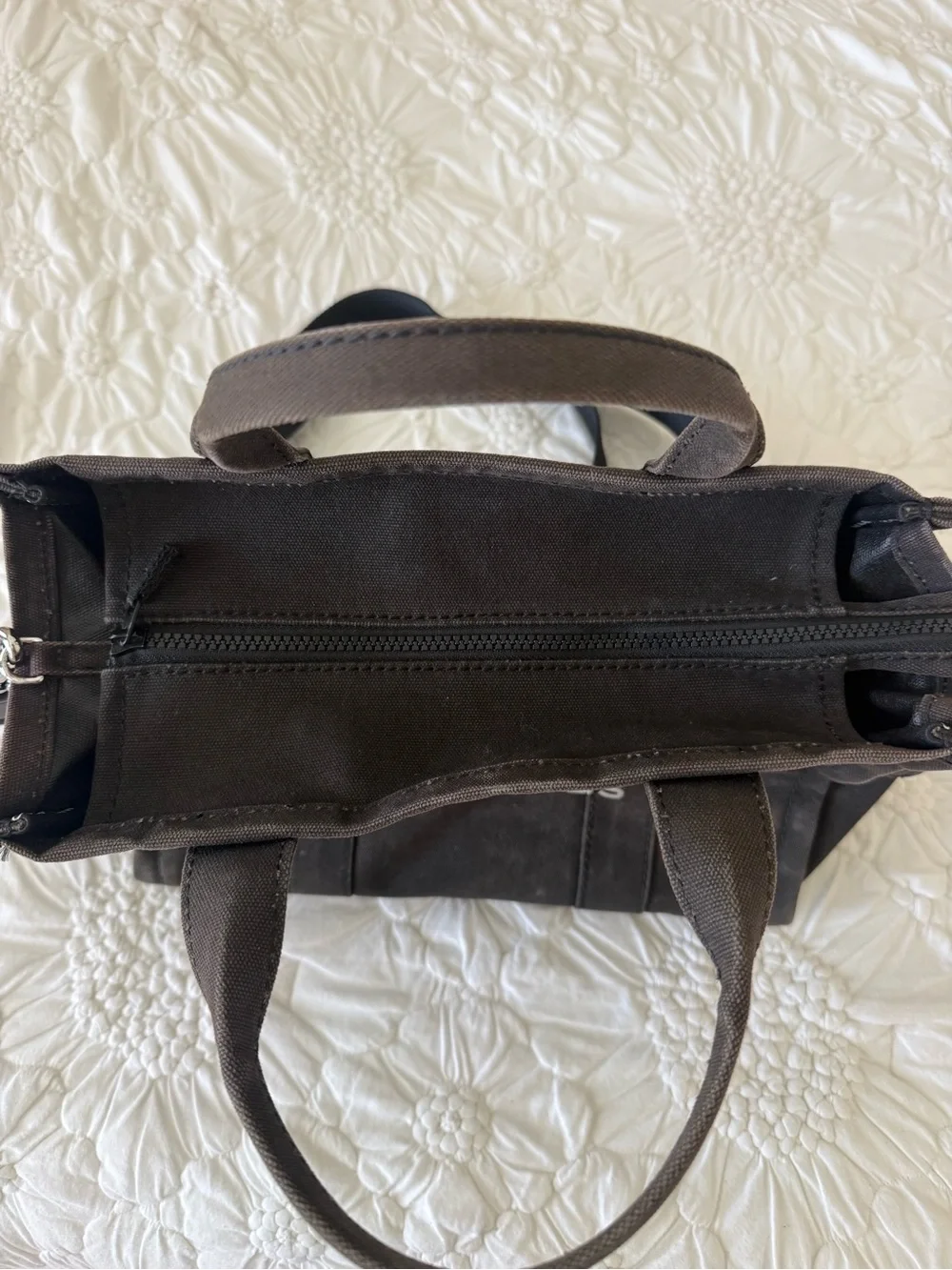 Marc Jacobs The Tote Bag in Black with White Logo - Picture 7 of 11